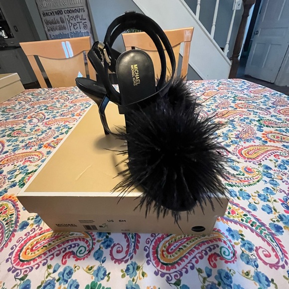 Michael Kors BNIB  7.5 and a size 8 Whitby Leather/Ostrich feather sandals. - Picture 6 of 7